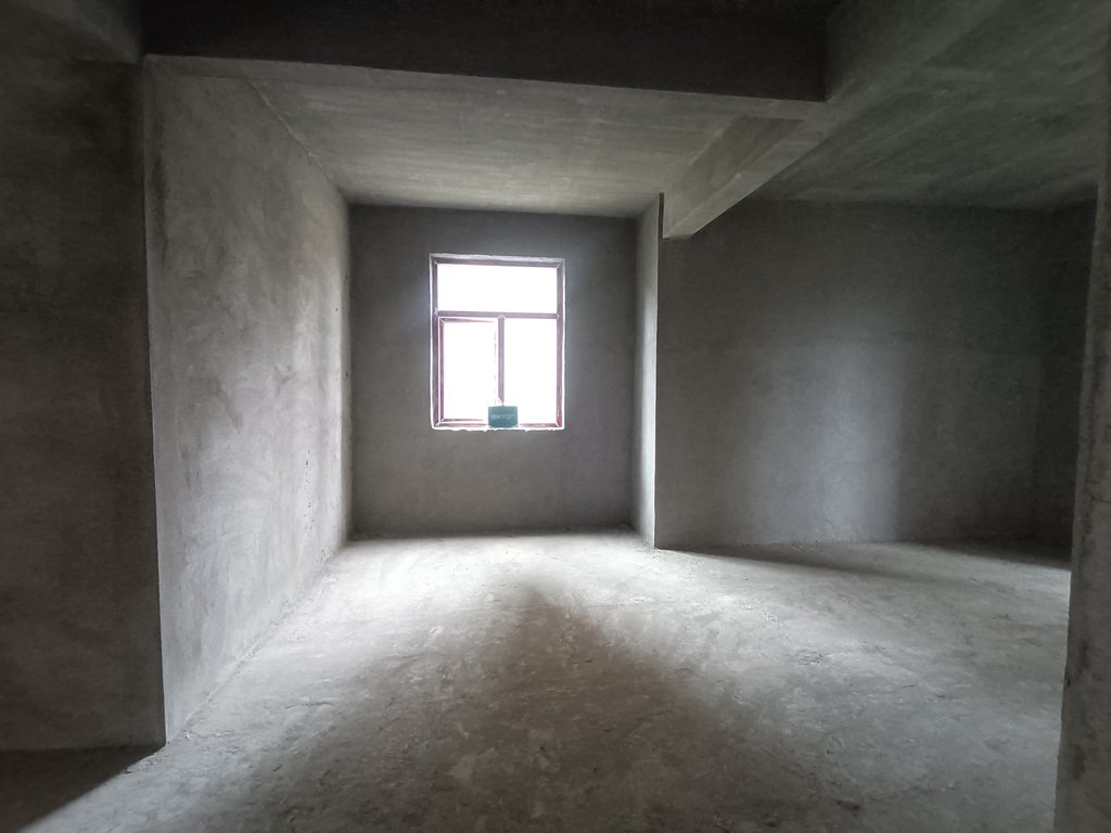 沔阳公馆毛坯四房南北通透户型方正看房方便诚心出售