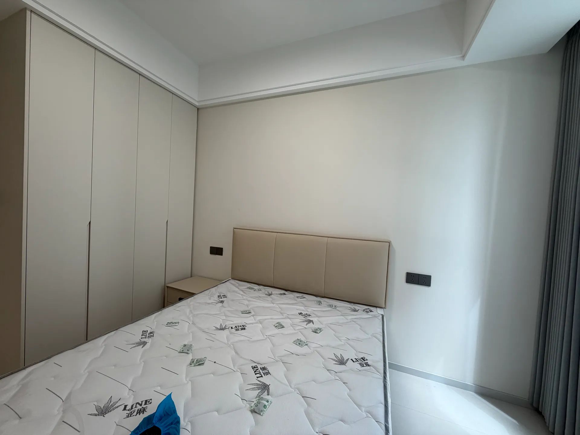 双书包，风和日丽，精装三房两卫，全新装修家，家电齐全，证满二带车位。