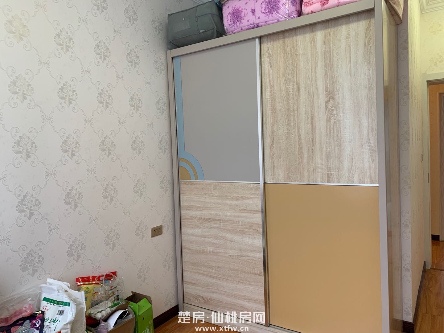 世纪雅园，读仙桃 ，周边配套完善，新装修的房子，室内空间大，中介勿扰。