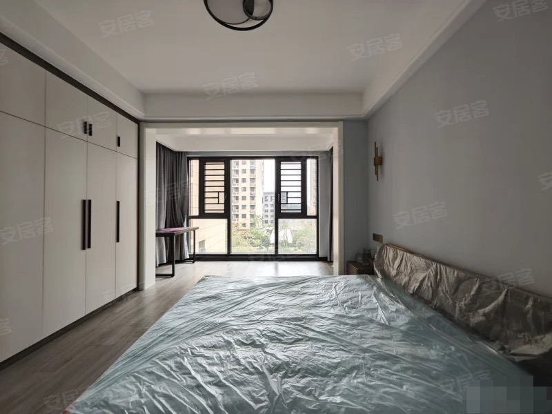 急售，沔阳清华园，精装三房，边户，全屋品牌家电家具，电梯中层，证满2，楼下就②中大门，基本未住​