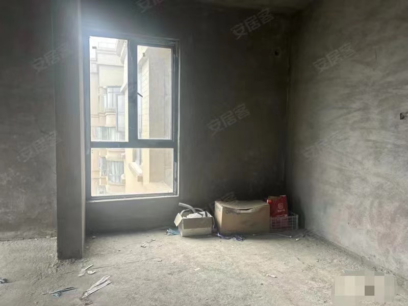 241，捡漏好房，城南，御台公馆，毛坯两房，单价4千出头，总价36万，视野采光好