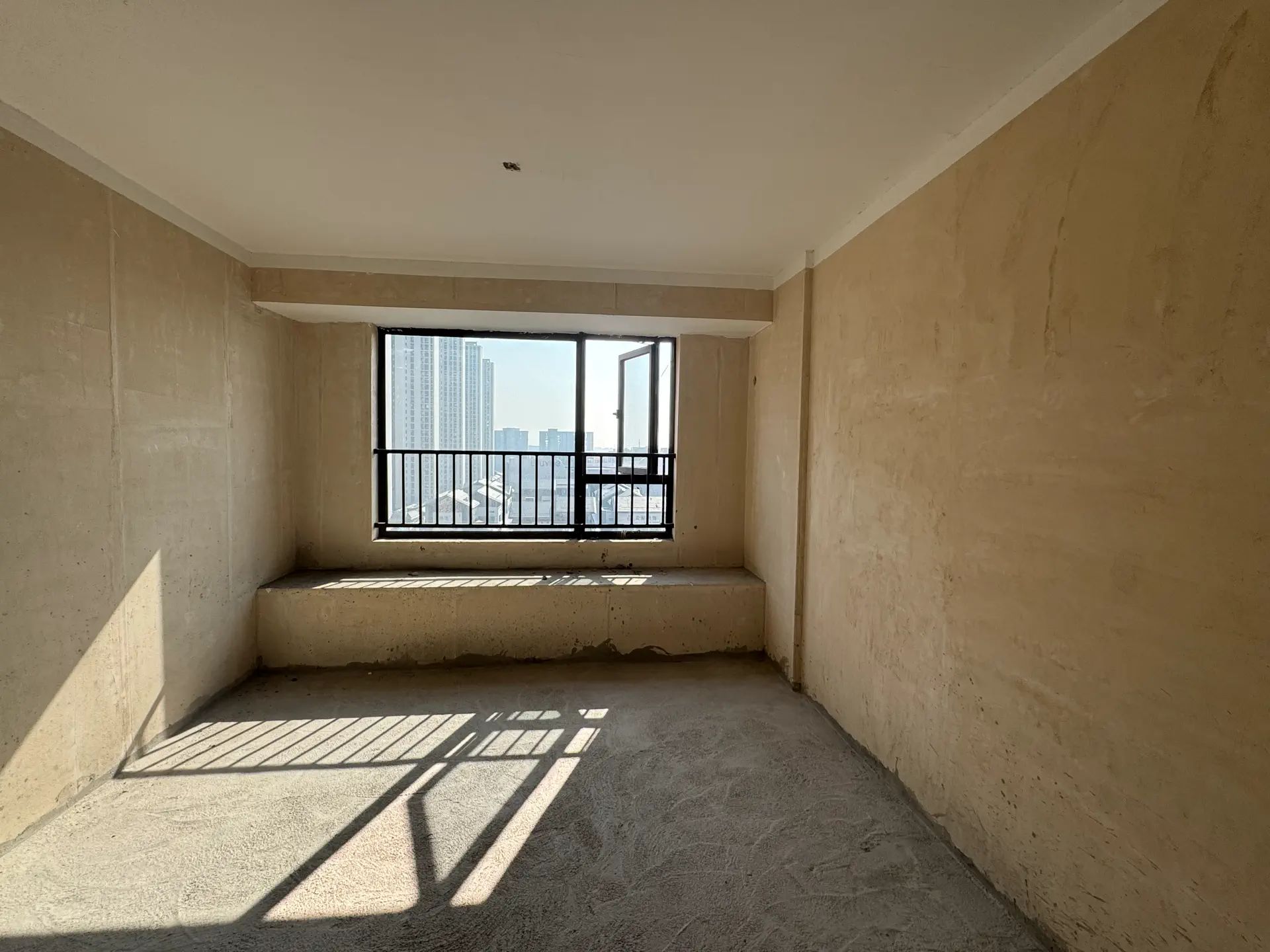 亏本出，城南，吾悦，电梯好楼层11楼，送车位，诚心出售