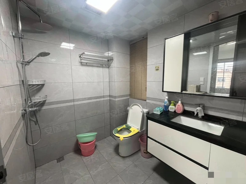 322，城南，荣怀，一梯一户，拎包入住，9.9成新，视野采光好，南北通透