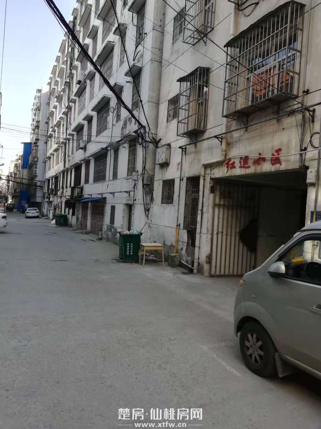 三室两厅两卫步梯中层有证清静读一中