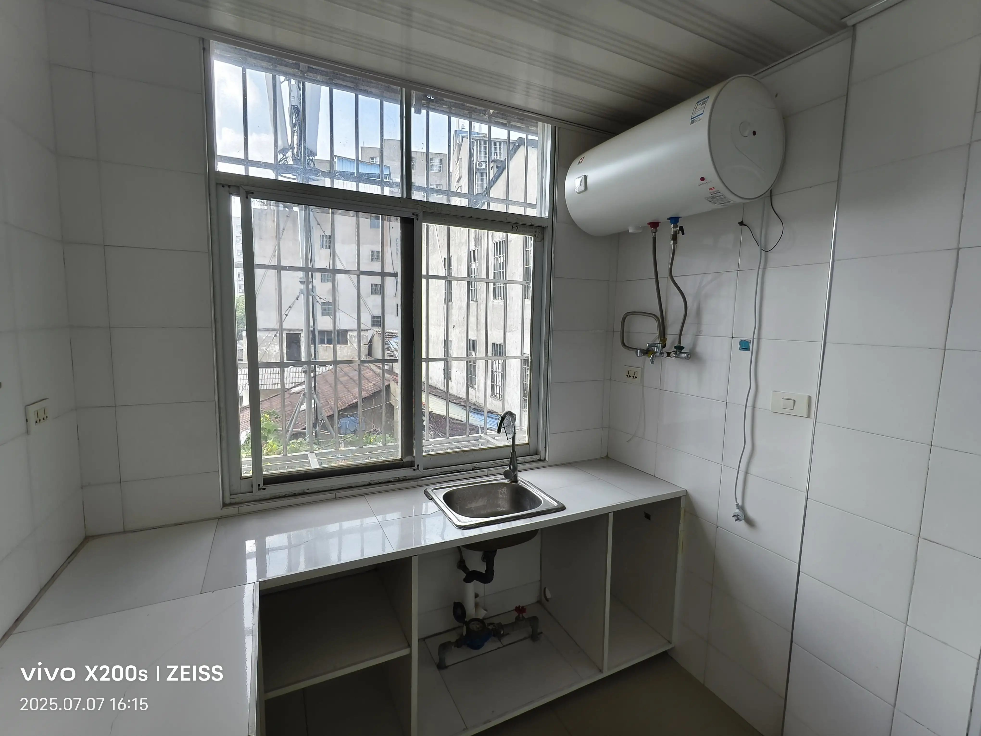 沙嘴公安局后面地段好出行方便优价出售！