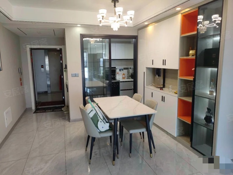 捡漏，御湖世家，精装大三房两卫，9.9成新，好楼层。拎包入住