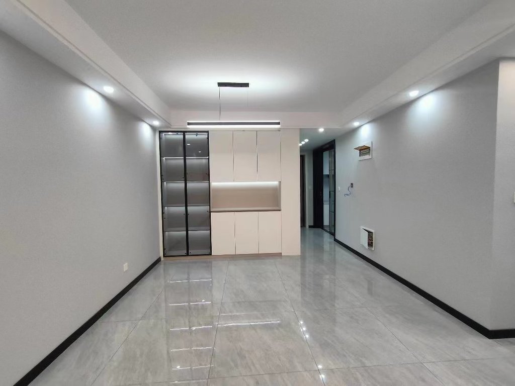 祥生观澜府.天然氧吧小区.全新装修三房两卫.证件满二.看房方便