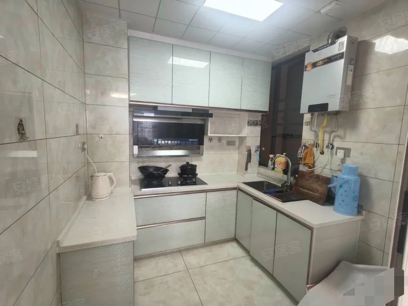 城南，​荣怀，小高层，好楼层8楼，精装三房两卫，成色新，采光好