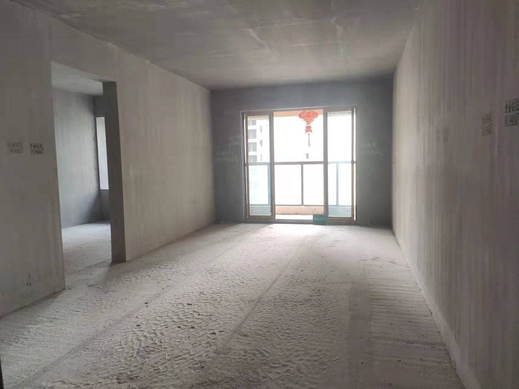 御湖世家  小区环境好  中间楼层  看房方便  户型方正