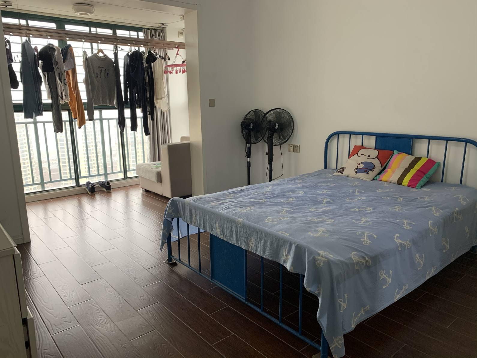 新城壹号三期，150平，110万，满2