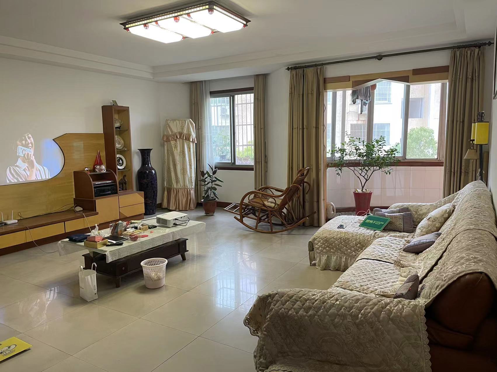 德政园精装3房2卫三个阳台步梯5楼业主诚心出售