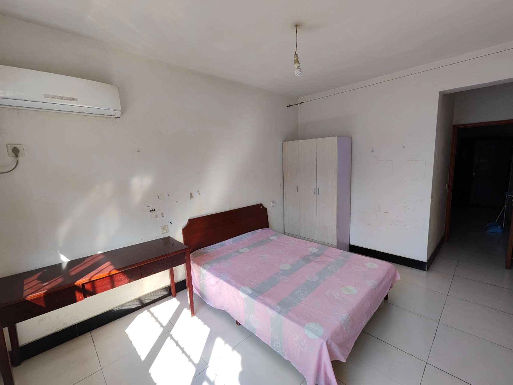 车站附近的两室，价格便宜，家电齐全拎包入住