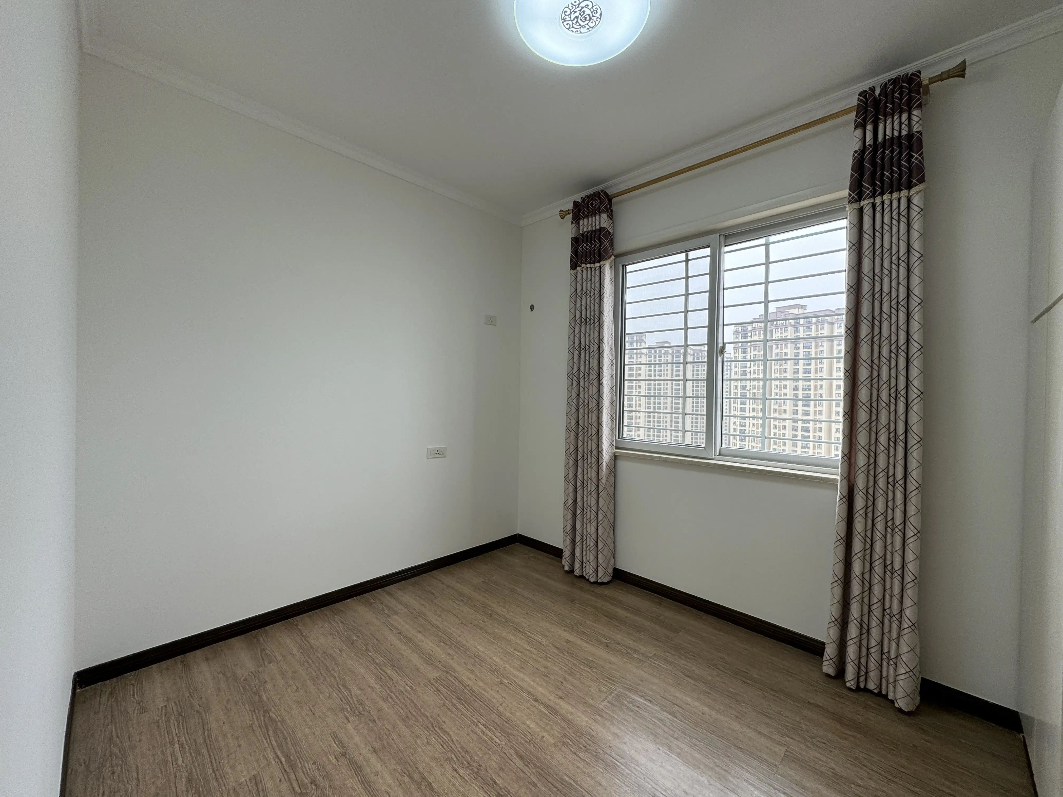 捡漏，一中对面，翰林公馆，​精装3房，边户，好楼层，单价4400，证满二