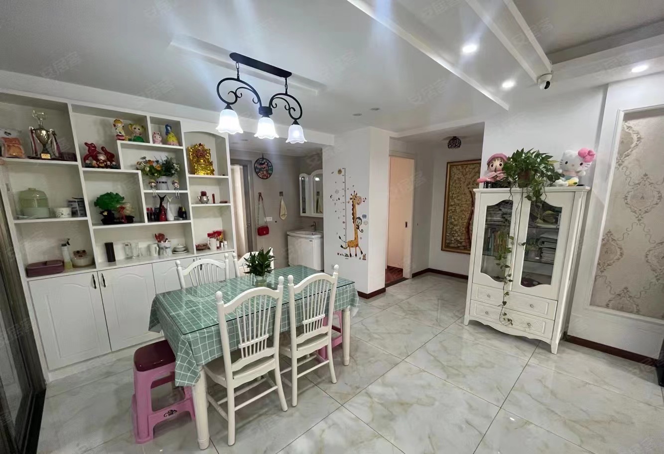 79，降价了，新城一号带大露台，精装大三房边户，单价只要5900，速度来捡漏