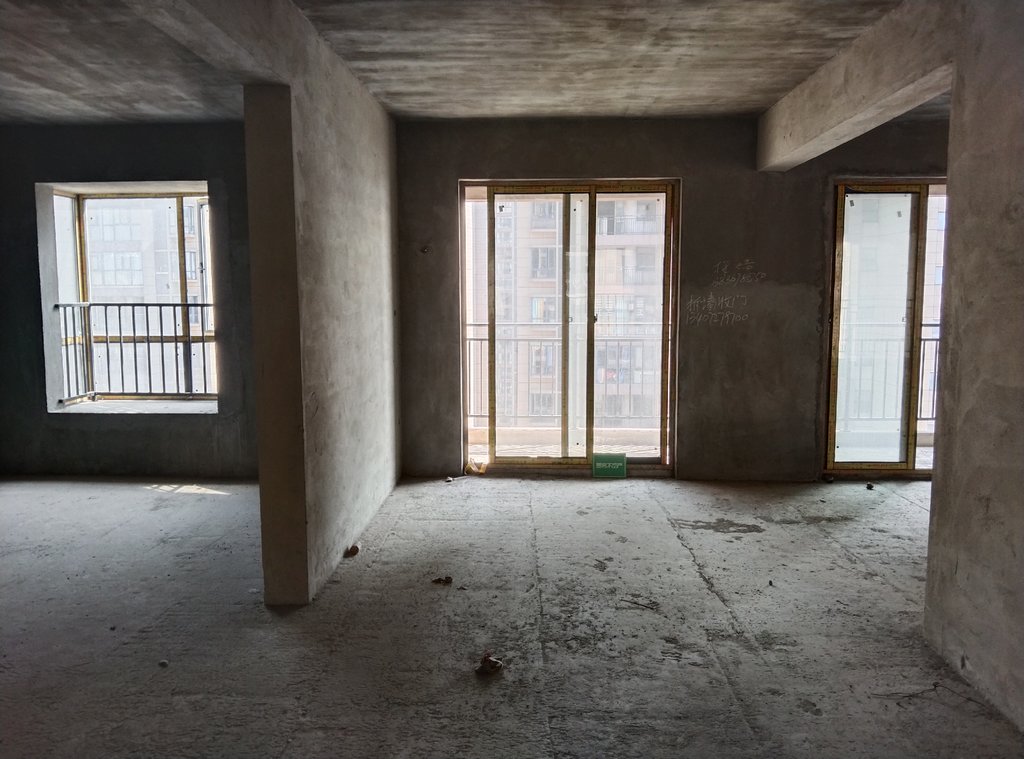 元泰未来城毛坯大平层大阳台视野开阔采光通透户型方正