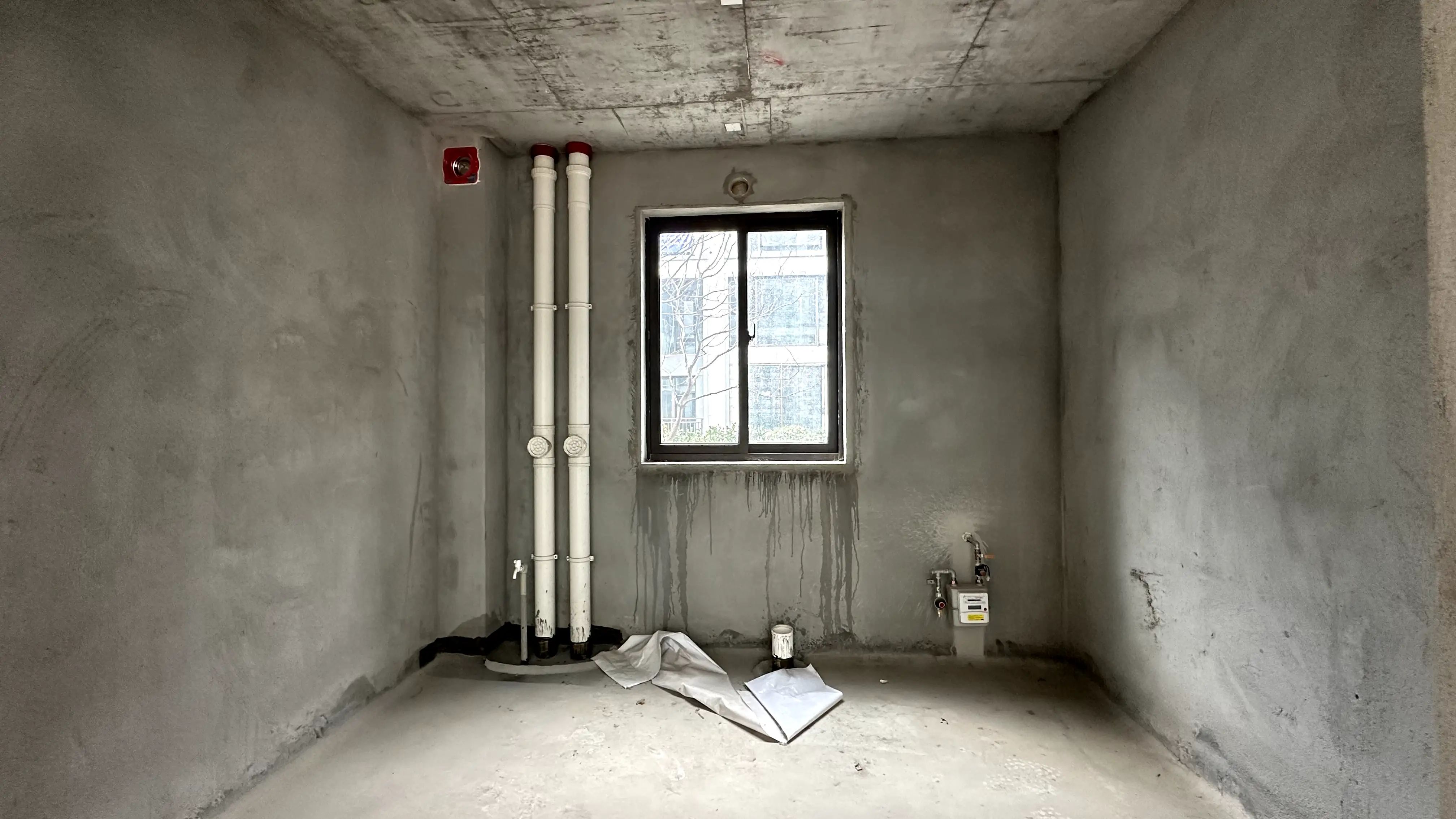 吾‮下悦‬叠，‮车带‬位，实际得房率500多平，上下4层，带院子100＋