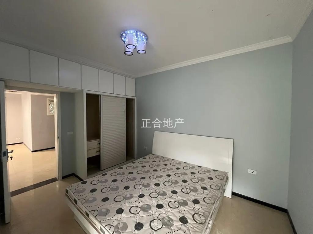 城南，沔阳公园旁，江汉星城，精装卖毛坯价，单价4700，精装三房，小高层，证满二