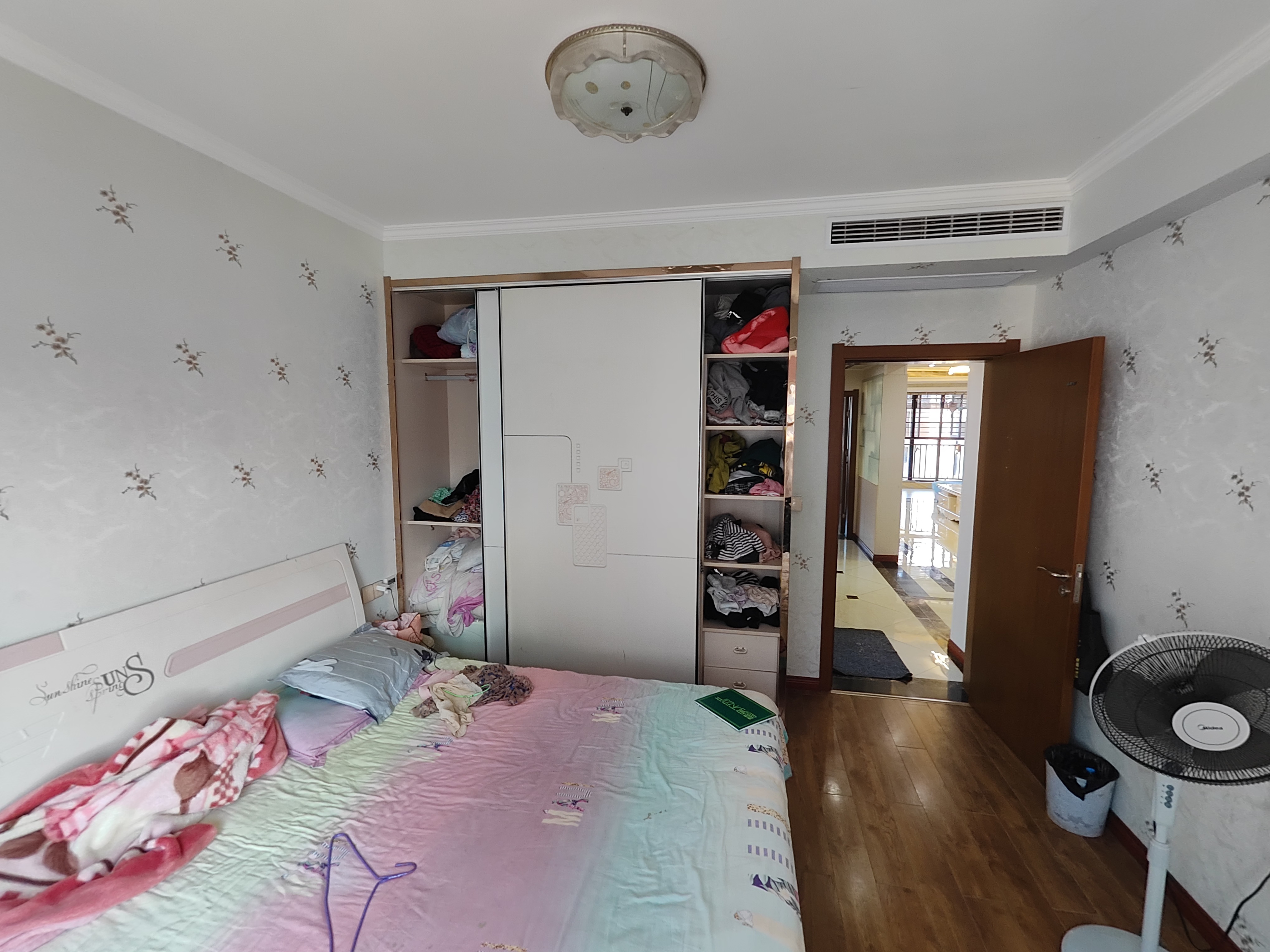 沔阳公馆精装大四房，成色新的吓人，手复22个单价近6700，小高层里面的中高层，采光视野到了深味，今年买了在这里过年和我做邻居