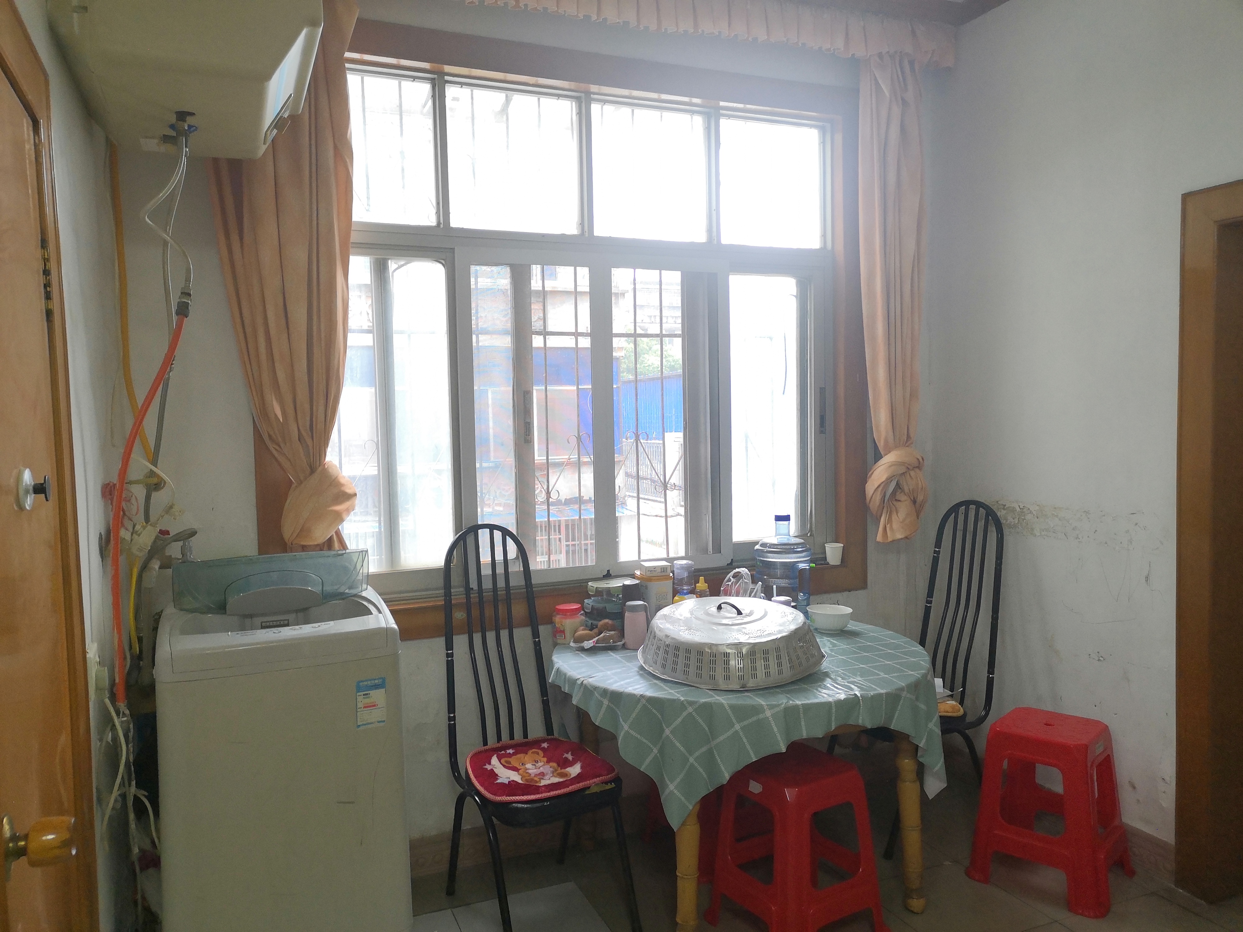 环球后面老人民医院宿舍带装修三室两厅一卫实得面积大