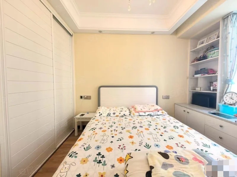 176，捡漏，和合四期，精装三房，单价5500，芝华士沙发，边户，好楼层满五