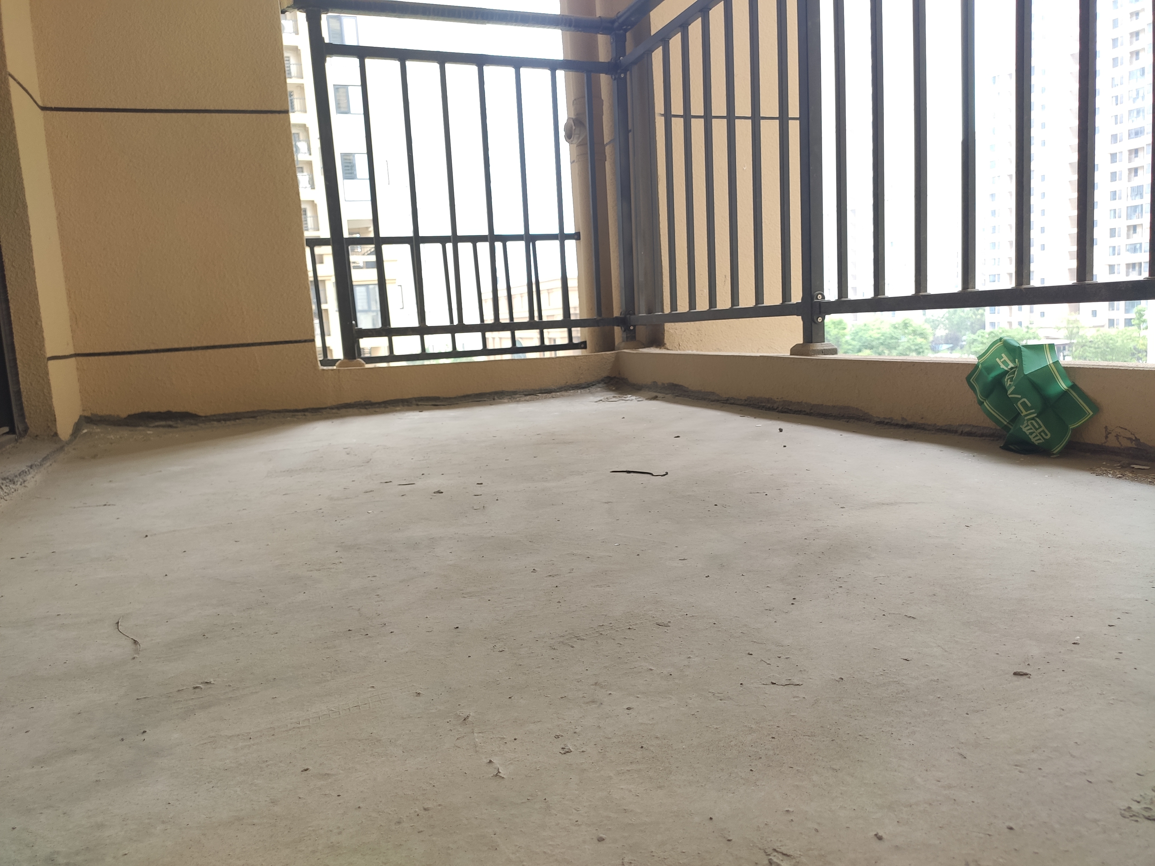 森林国际翡冷翠无遮挡毛坯四室南北通透双阳台看房方便