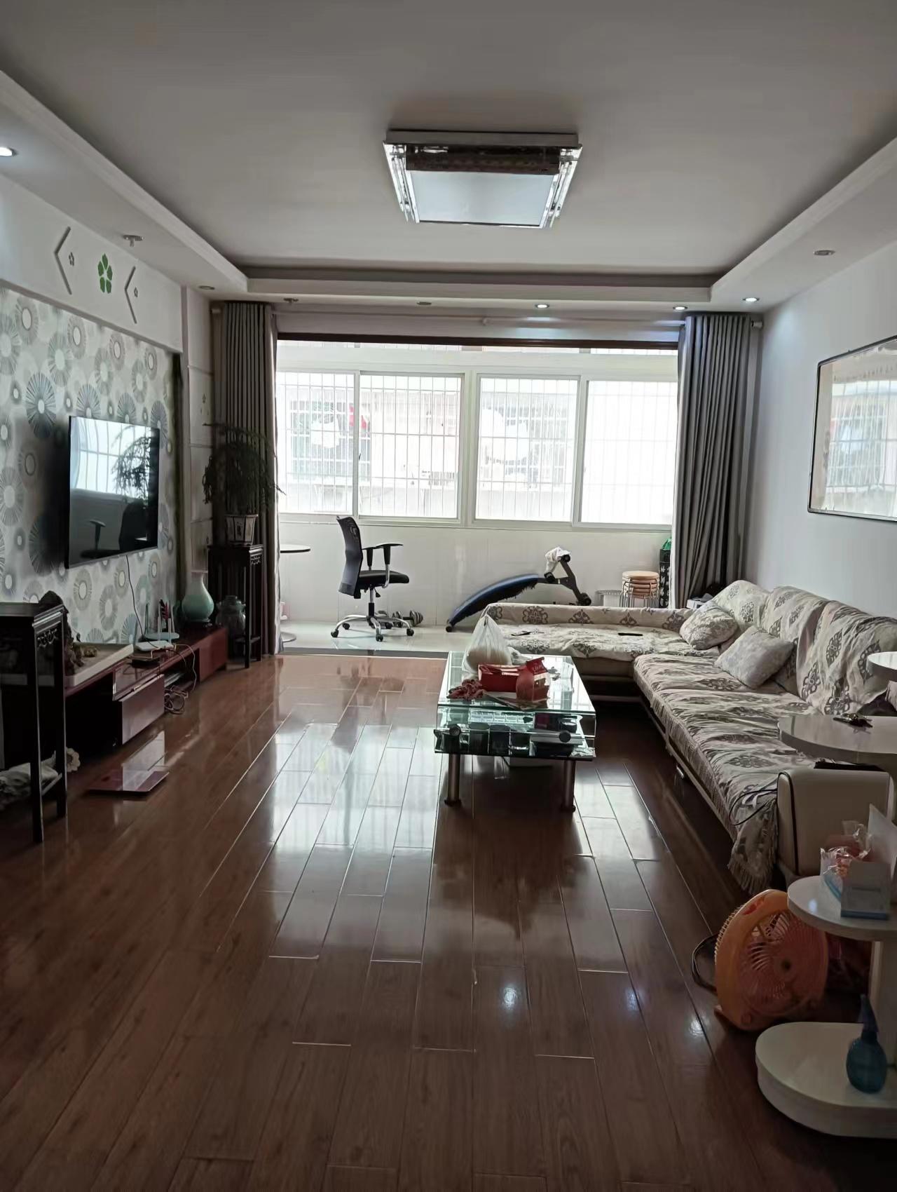 城南，沔阳公馆对面电梯房，精装三房，单价3500不到，拎包入住