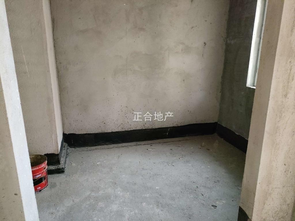 城南，森林国际，湖景现房，单价4400，4房，满2，楼下就是二中二小