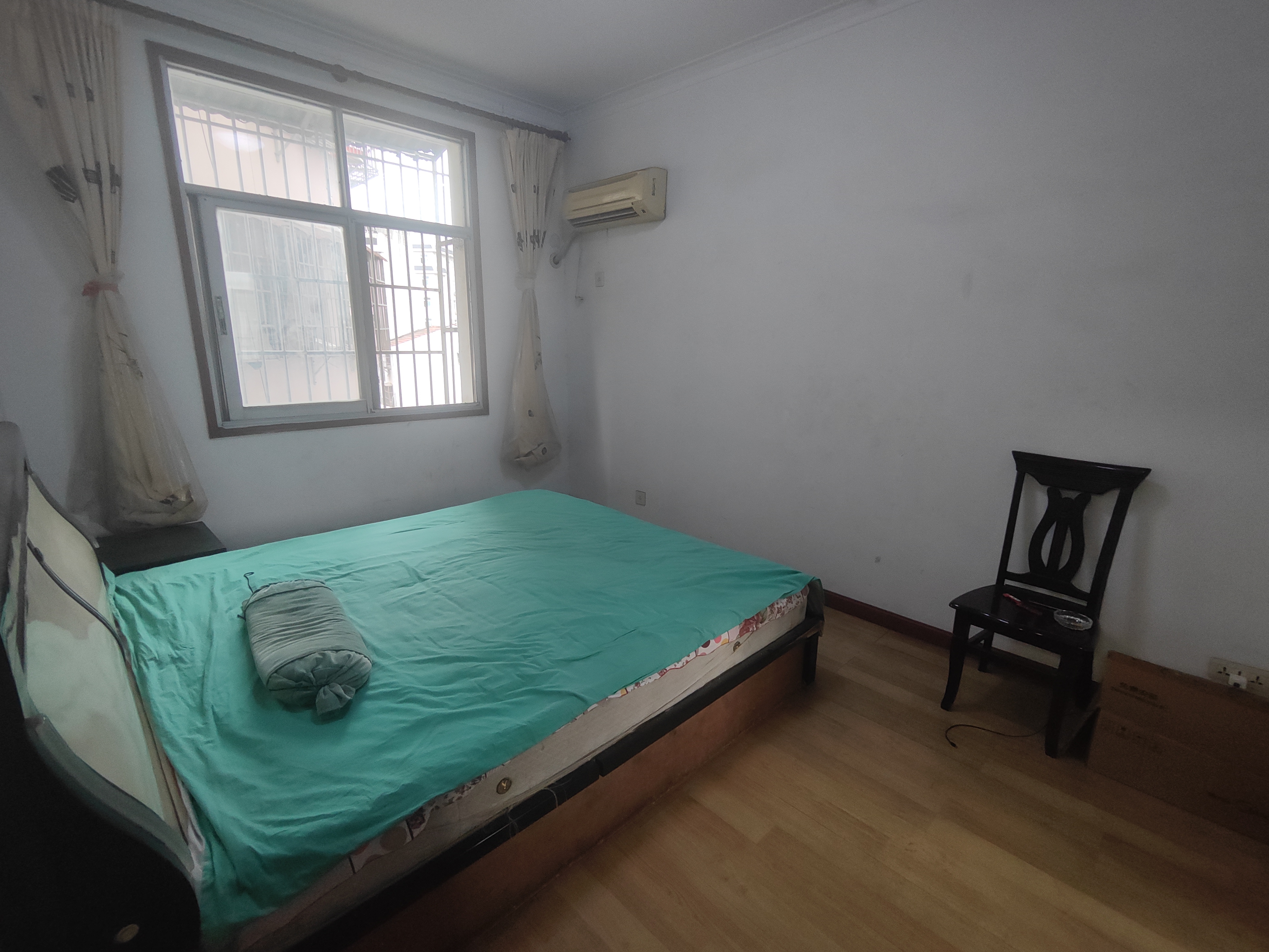 车站对面宏达小区.装修三房.证件满二.看房方便