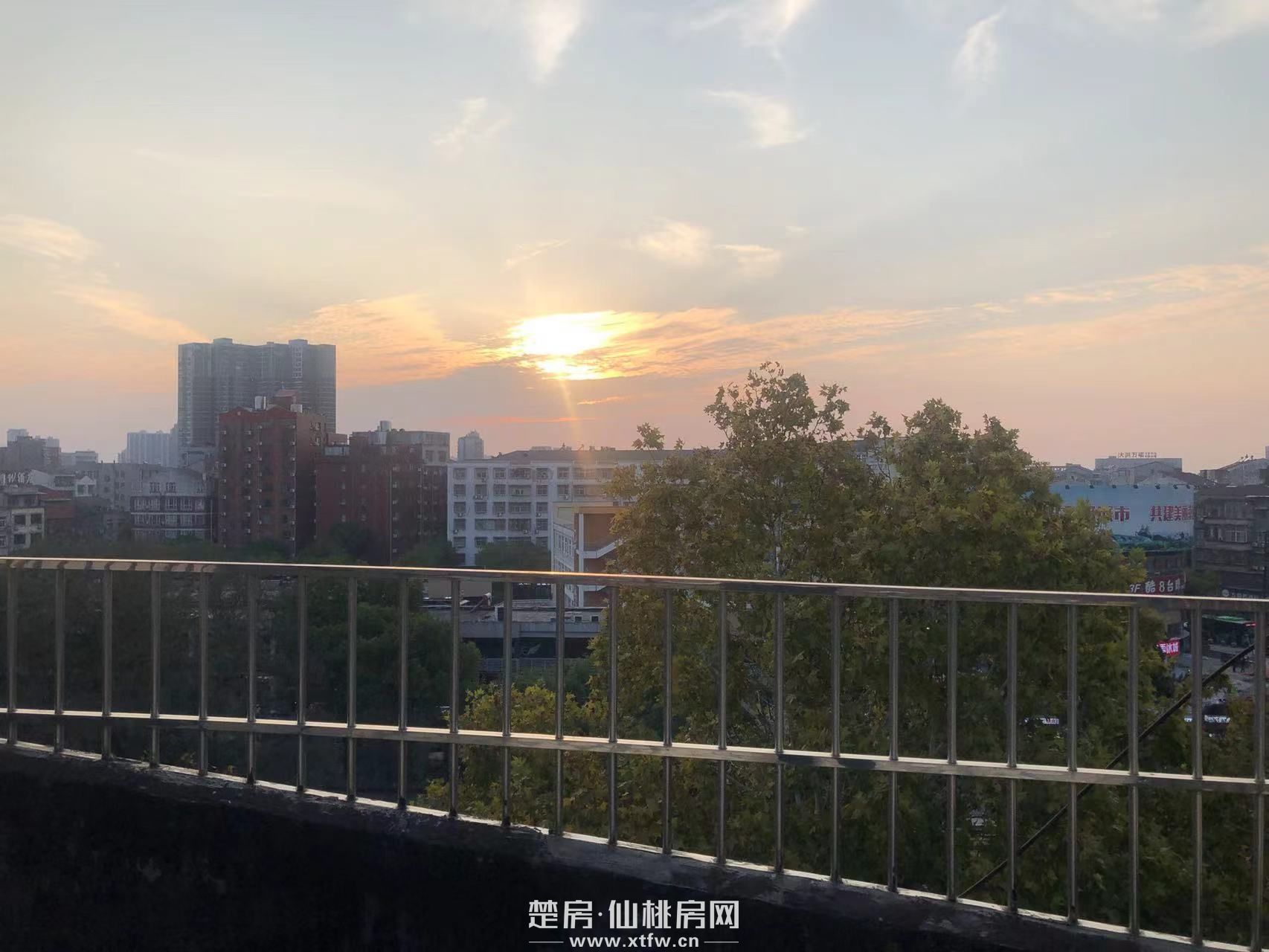 东桥花源酒店对面汉江酒店（斐岸酒店）边带家具电器好房出租