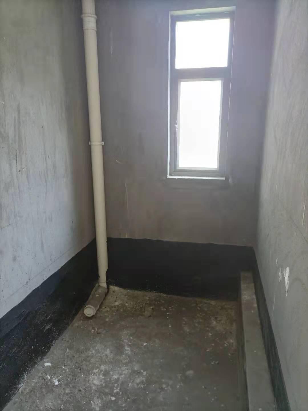 三丰鼎城毛坯大平层，采光非常好。户型大气，满两年，有钥匙