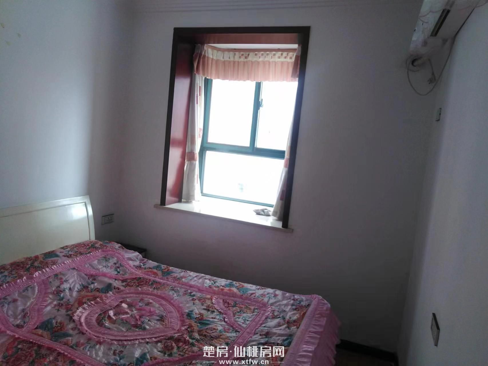 仙桃四中旁东城花园精装三室两厅两卫出售