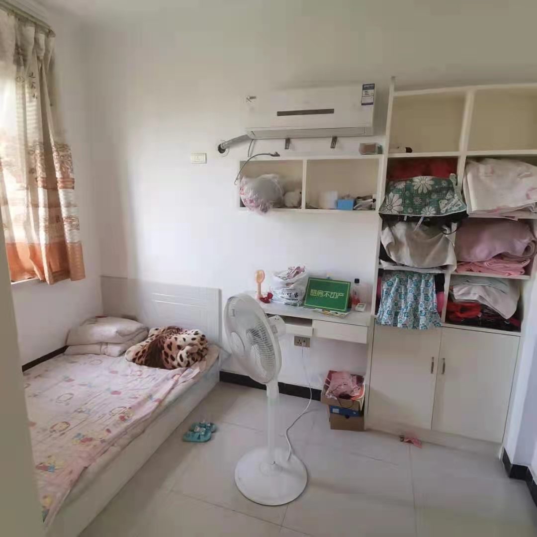 圣淘沙国际花园三房两厅两卫小区环境优美证满二诚意出售！