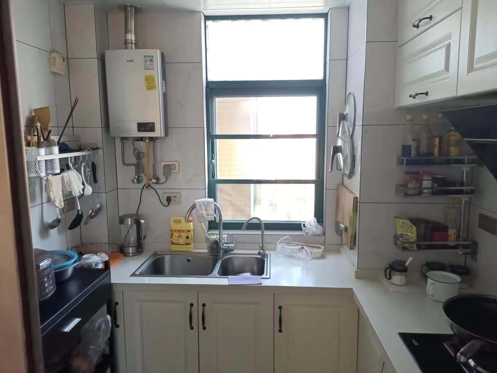 新城一号四期精装三房成色新看房约