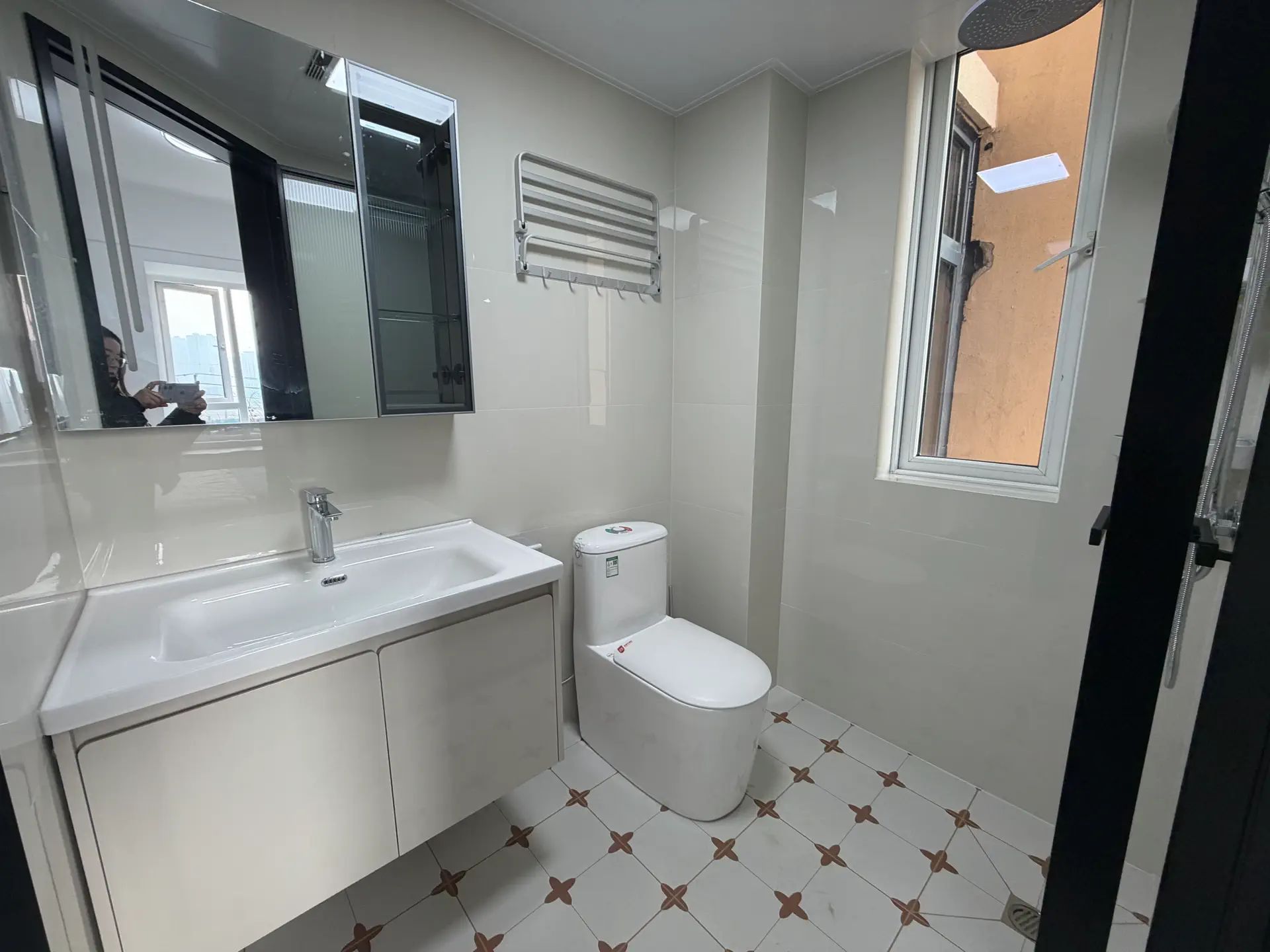 城南，吾悦广场旁，南国明珠，意式极简风，单价6100，南北通透双阳台，业主诚心出售