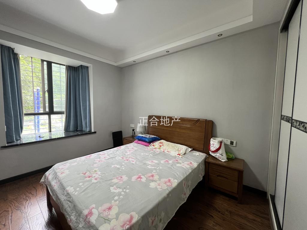 上林仙苑，花园面积300平（全市为一），全屋品牌装修，大金空调，全屋地暖等，满五，送车位