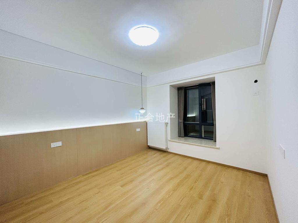 降价了，l森林国际湖景房，全新装修，精装三房，楼层好，双书包出门就是沔阳公园仙湖公园楼下新二中二小拎包入住