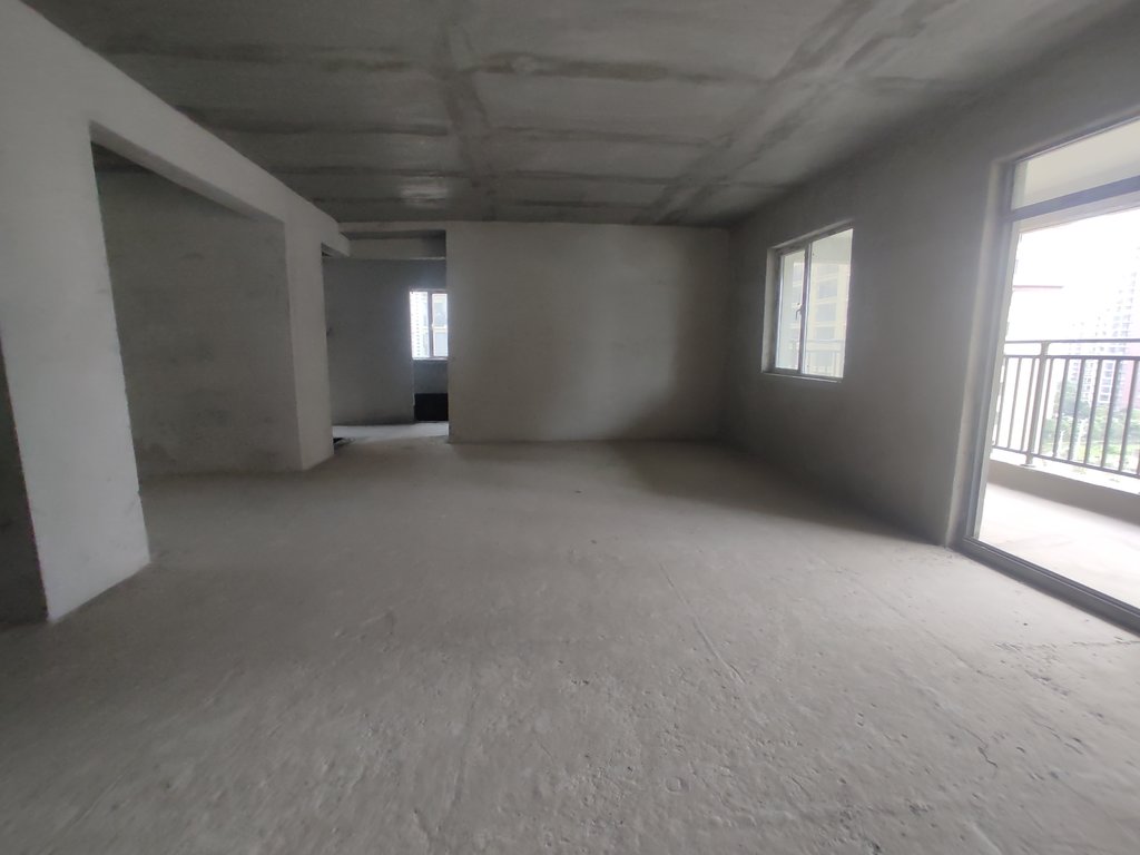 新城名都.城南人车分流的小区.毛坯大四房.南北通透超大阳台.看房方便