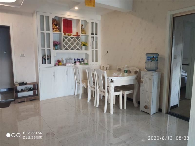 天诚缘精装小三房，全新装修未住，满五 可按揭电梯楼层好