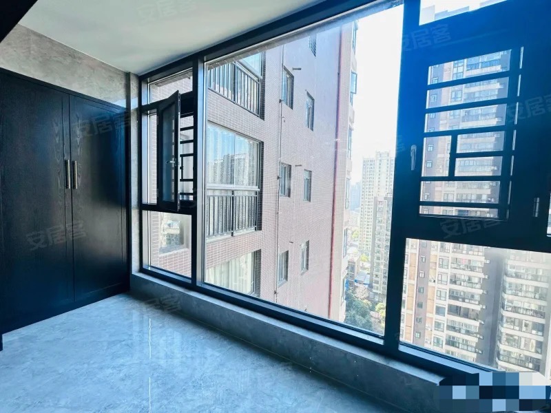 402，捡漏，和合国际，全新装修，电梯好楼层19楼，精装三房，拎包入住，