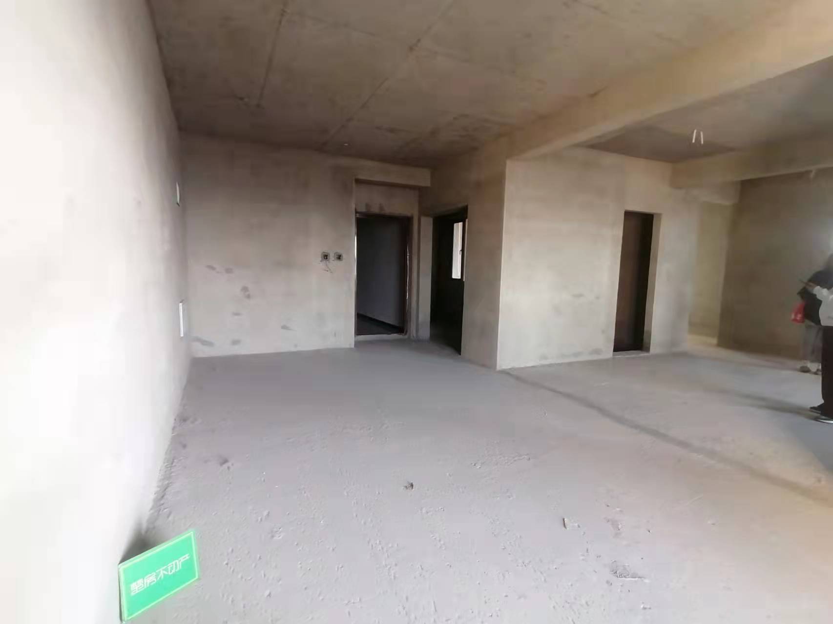 环球广场 视野开阔 离商城一步之遥 楼下好邻居 到处是读书的位置 交通便利