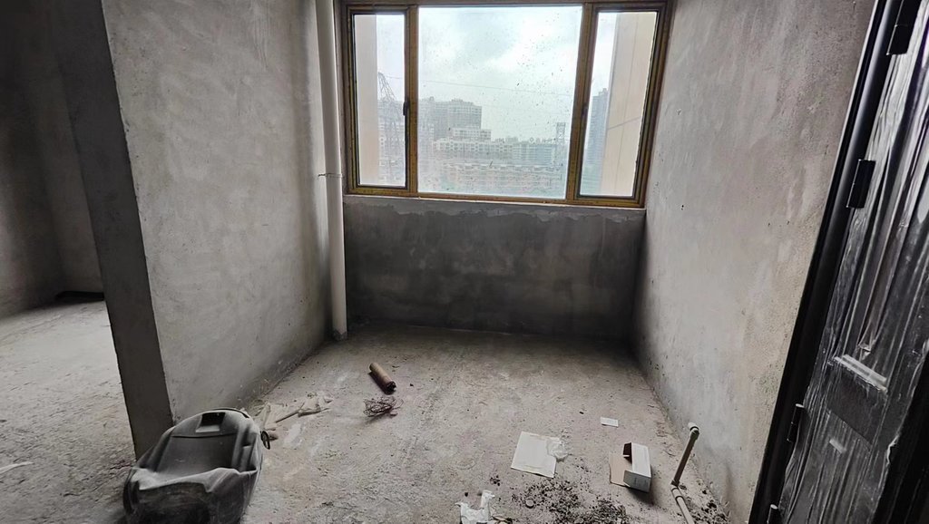 元泰未来城.毛坯大三房.证件满二.看房方便