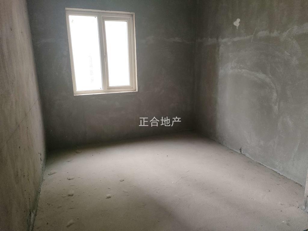 急售，森林国际城，电梯好楼层，满两年毛坯3室2厅2卫，二中二小