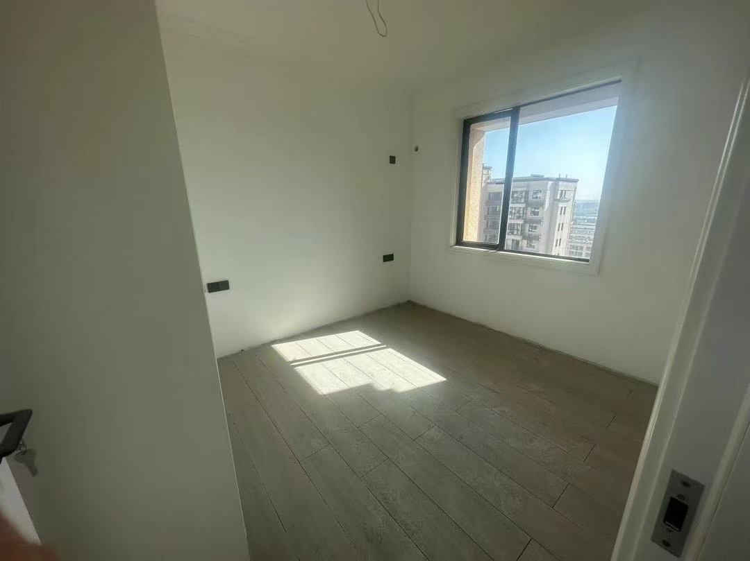 捡漏，城南，荣怀1梯1户，精装4房，小高层，证满二