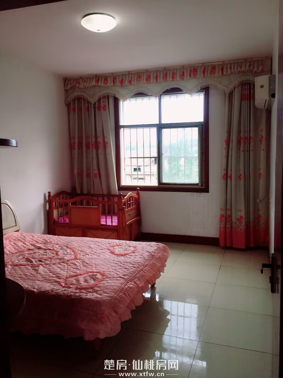 三面采光，安静舒适，工作上学便利