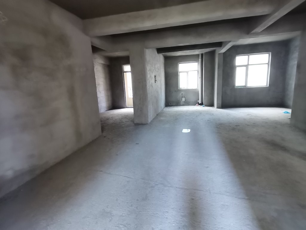 新三中对面 元泰未来城好房来啦 户型方正通透，娃儿上学近，业主诚意出售