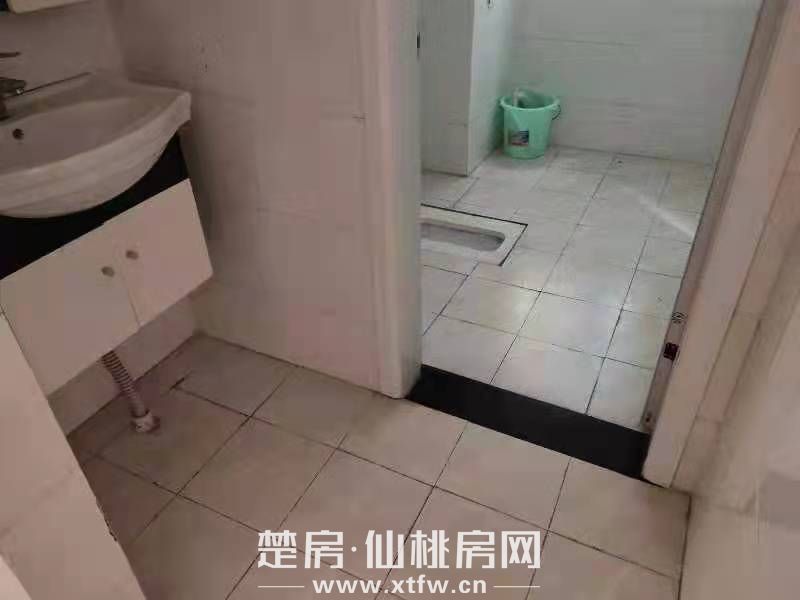 车站对面时代广场诚心出售。