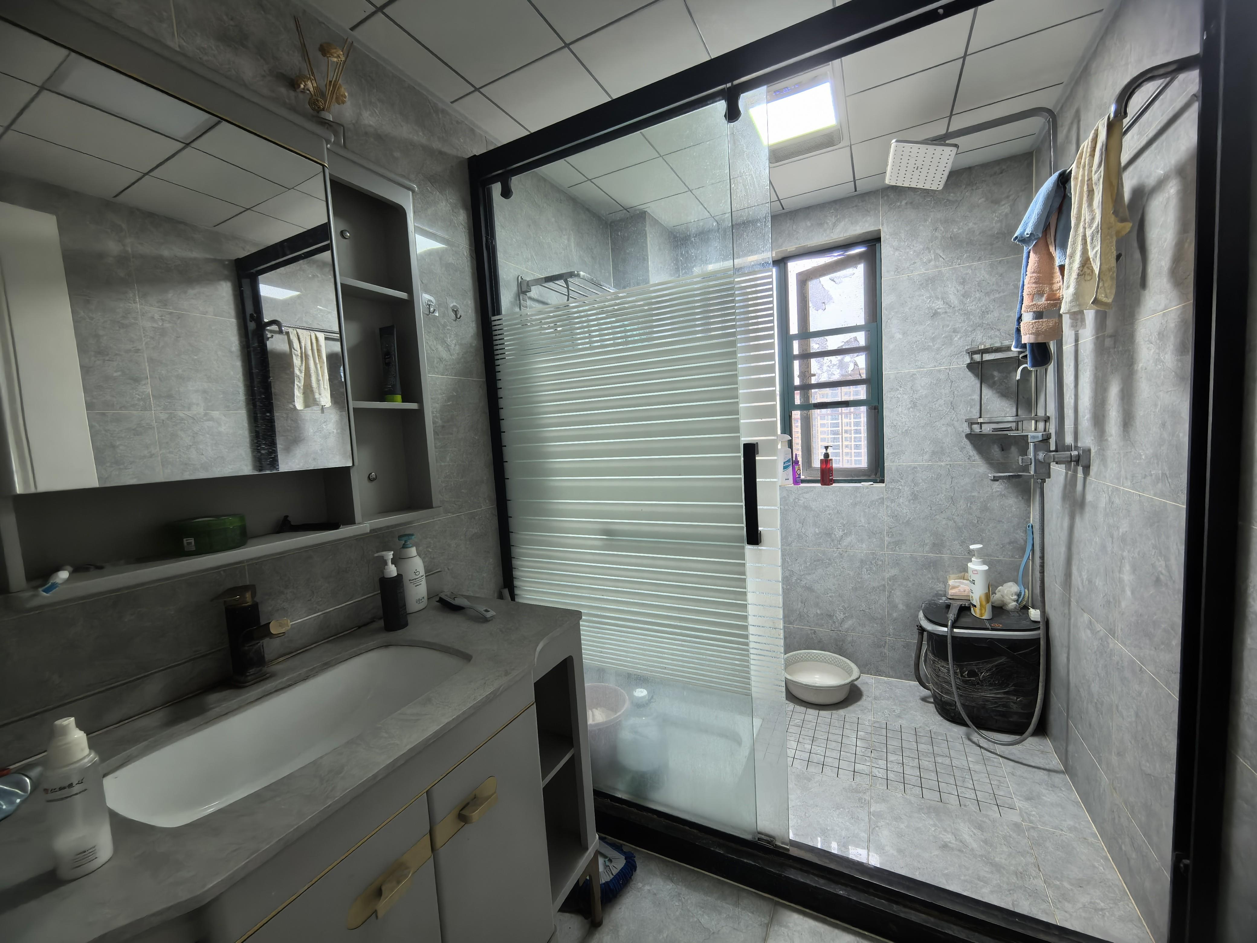 新城壹号3室2厅2卫精装修保养完好优价出售