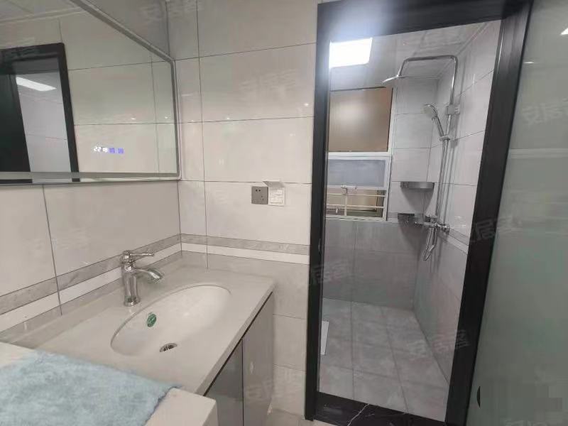 吾悦旁，元泰未来城B2，全新装修，电梯好楼层22楼，捡漏，采光好