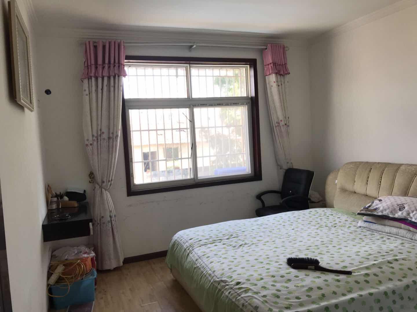 小城花园110平精装修3房2卫业主诚心卖房可压尾款