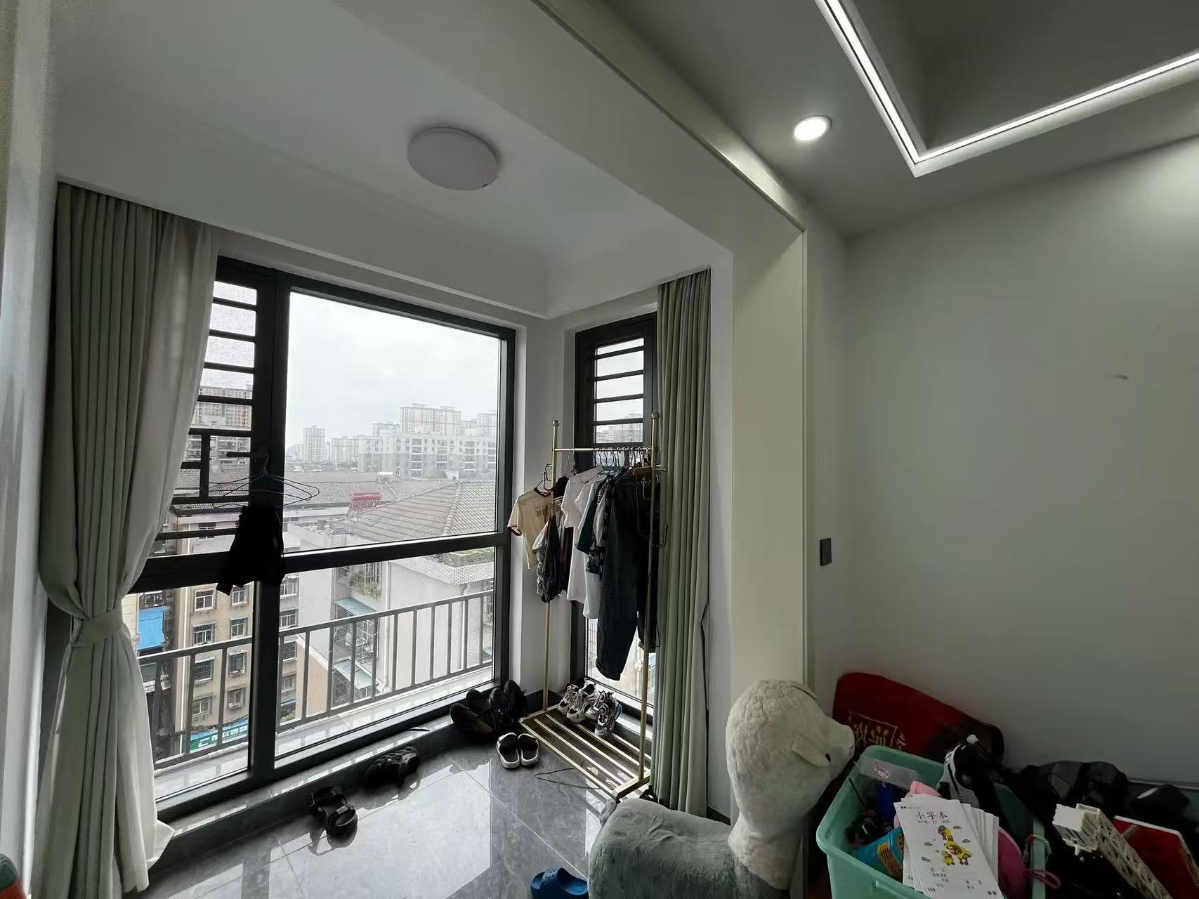 城南，电梯精装3房2厅，新城花园，好楼层9楼，一口价50万，满二